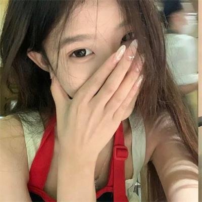 她很漂亮
